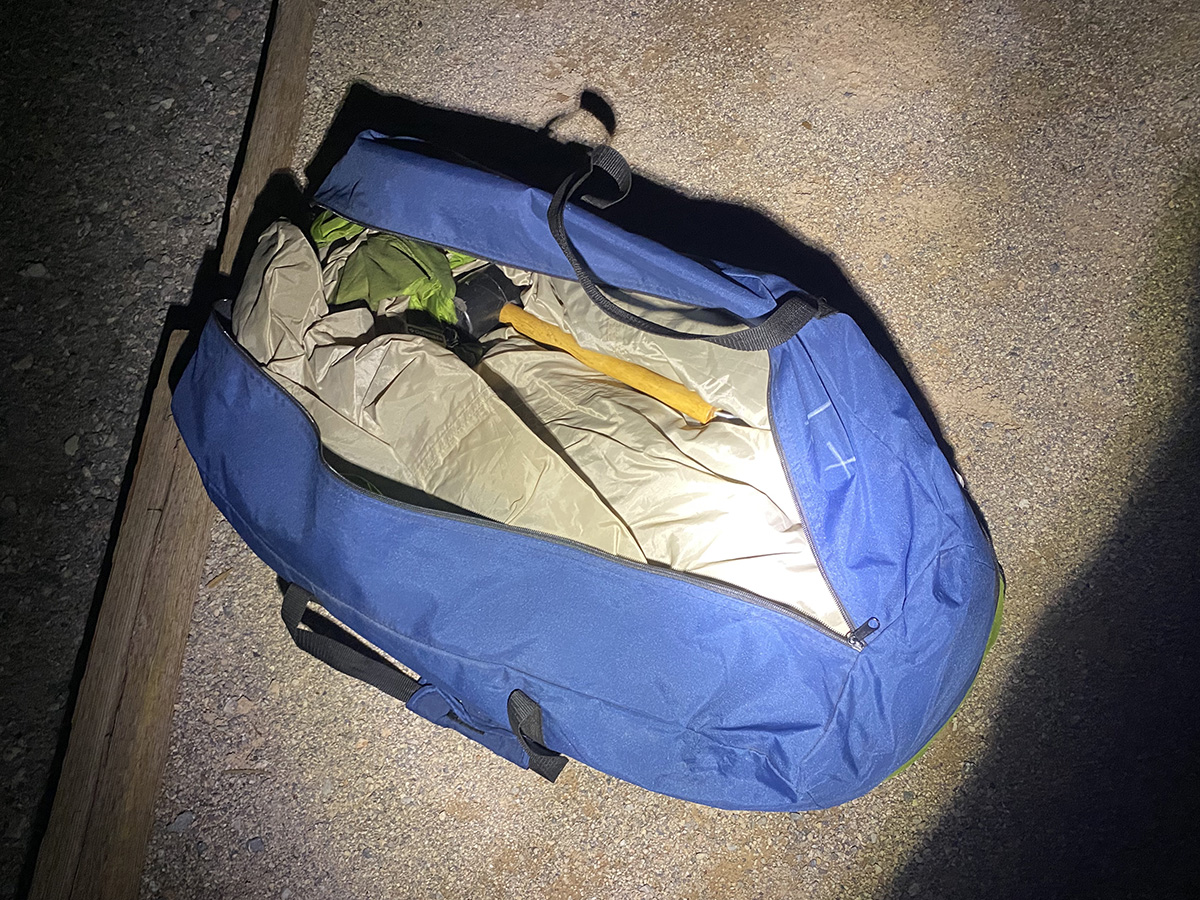 中古屋さんで15ドルだったテント