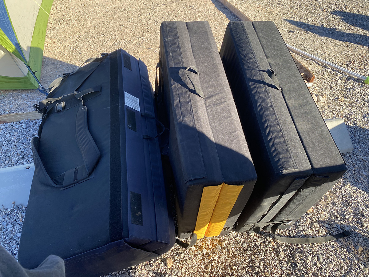 ボルダリングのマットはベッド代わりにもなる