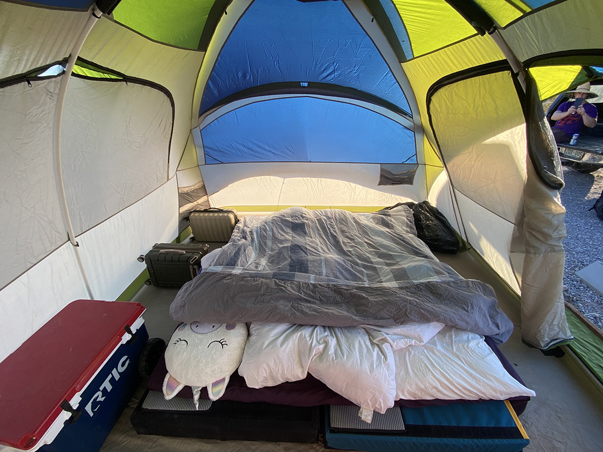 テント内に快適空間が完成