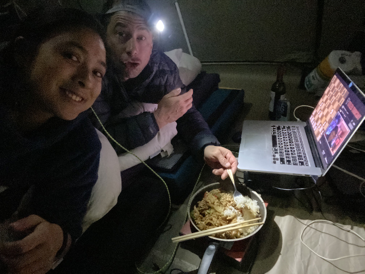 ポタ電の力でパソコンを起動してくつろぐ