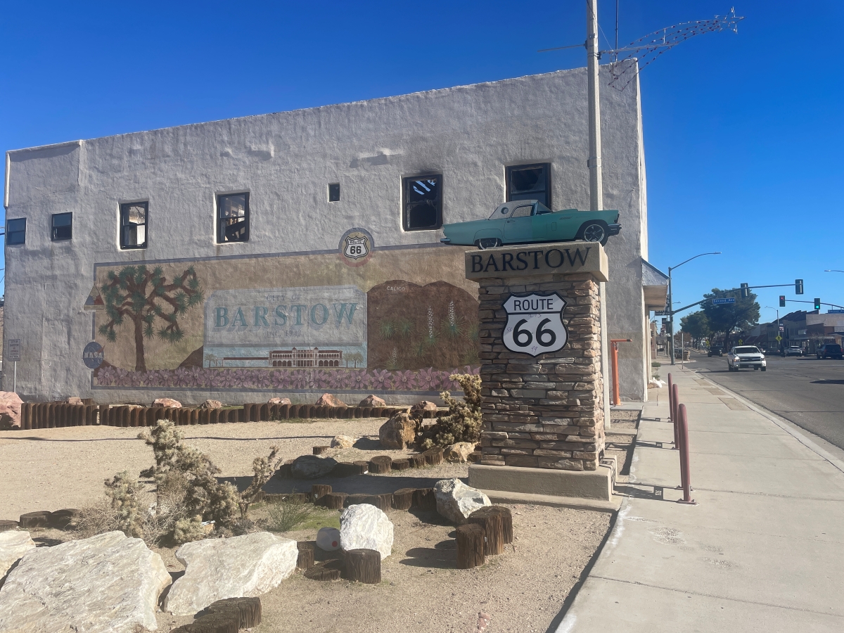 西から来れば「もう砂漠」、東から来れば「まだ砂漠」——カリフォルニア州バーストウ【100周年を迎えるルート66の点と線・その8】