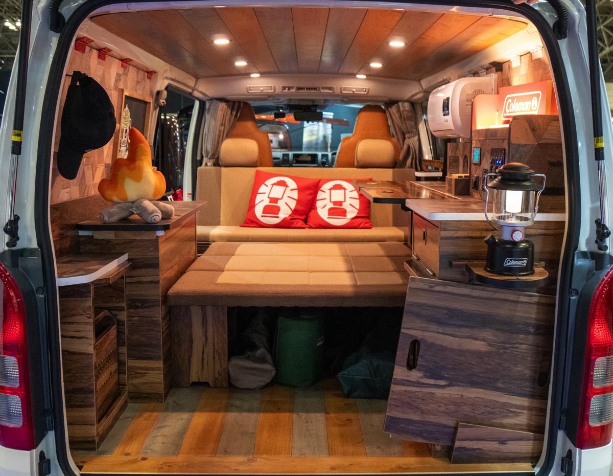 フリードの車中泊仕様やジムニーでけん引する寝室も！ 新作キャンピングカー10選