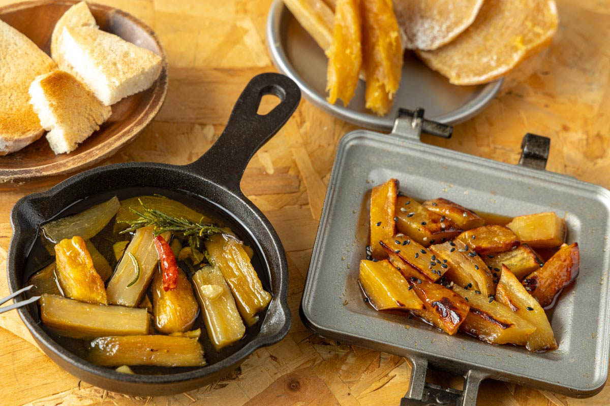 アウトドアで楽しむ干し芋レシピ！「ローズマリー香るアヒージョ」と「カリッとねっとり干し芋の大学芋」