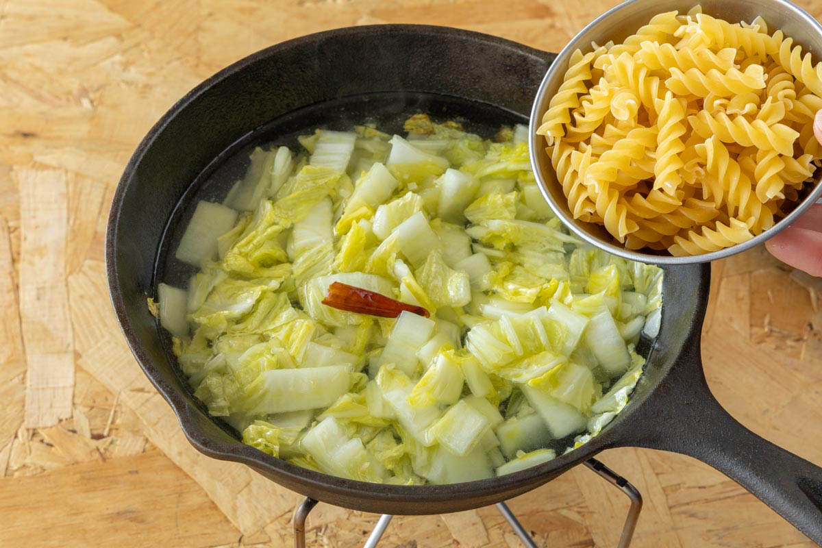 パスタを入れる