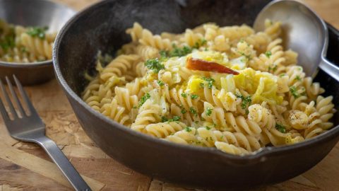 冬キャンプで温まる！ワンパンで作れるくたくた白菜の煮込みパスタレシピ