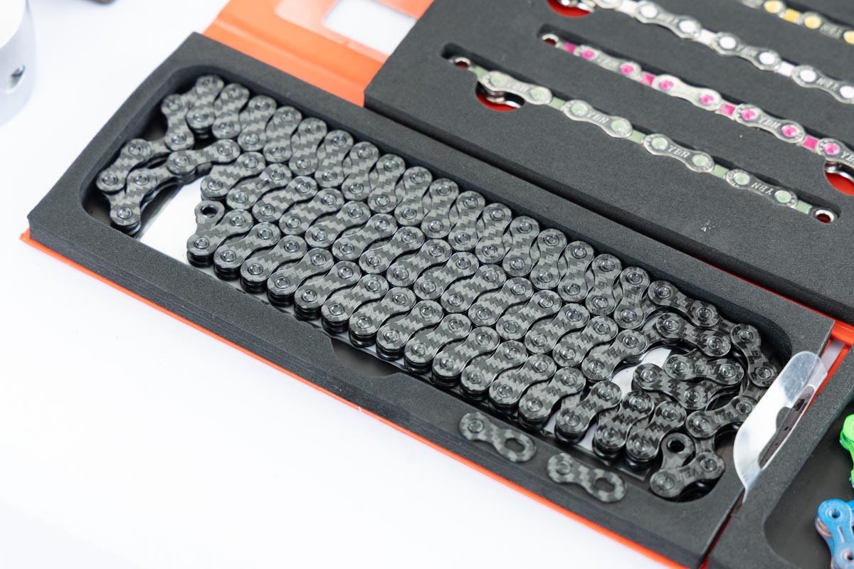 カーボン風のチェーン