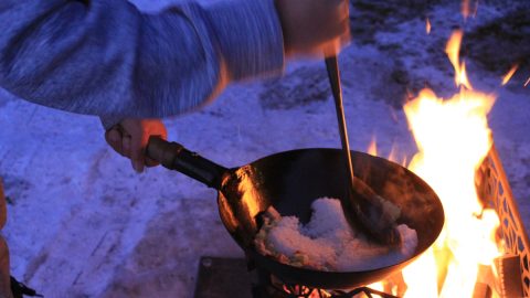 焚き火と中華鍋は相性バッチリだった！おいしいチャーハン作りに挑戦