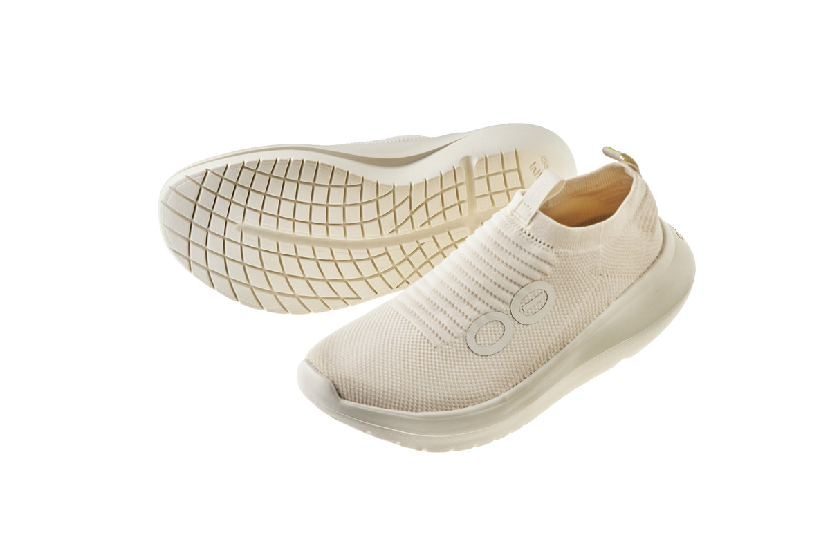 OOFOS (ウーフォス) ／ OOmy Zen