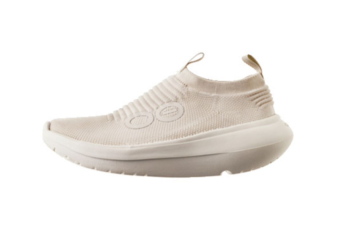 OOFOS (ウーフォス) ／ OOmy Zen