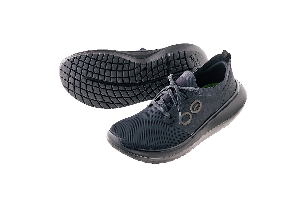 OOFOS (ウーフォス) ／ OOmy Stride