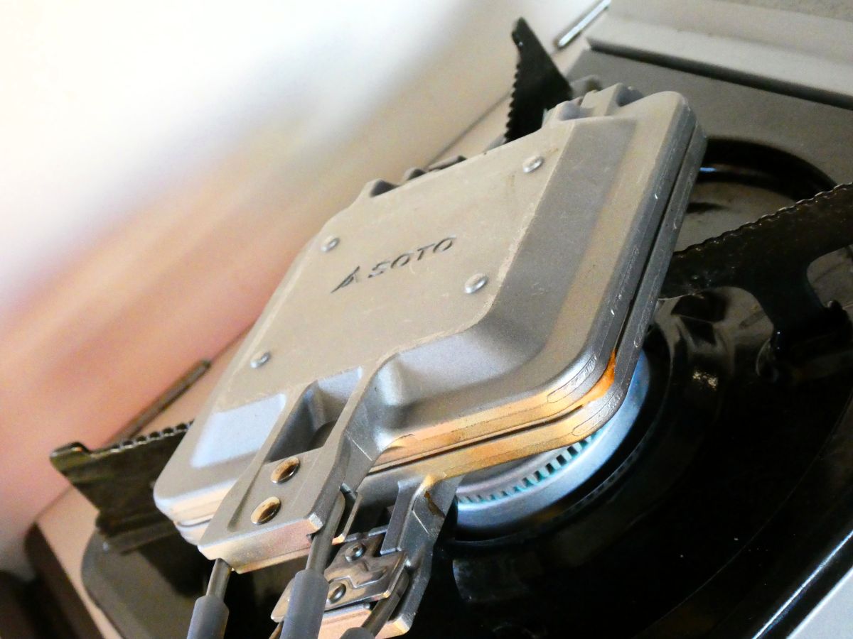 ガスコンロで調理