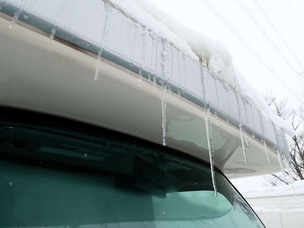 車外のツララ