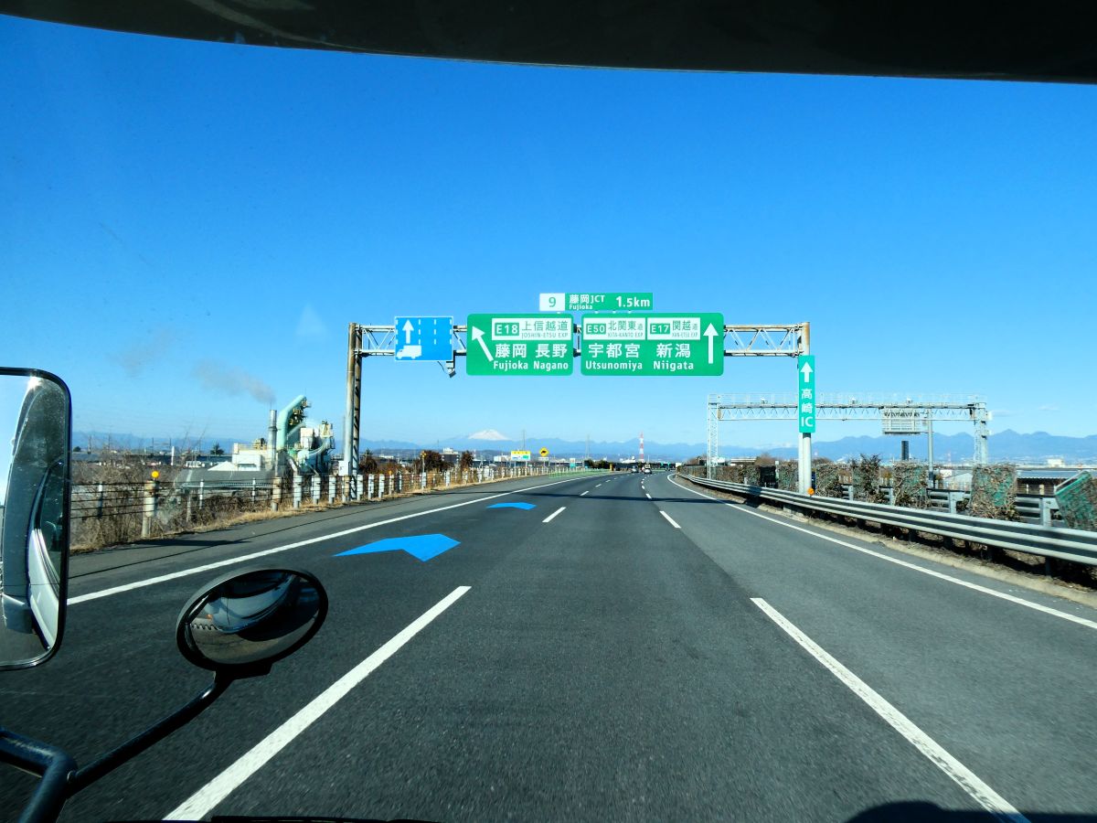 高速道路走行シーン