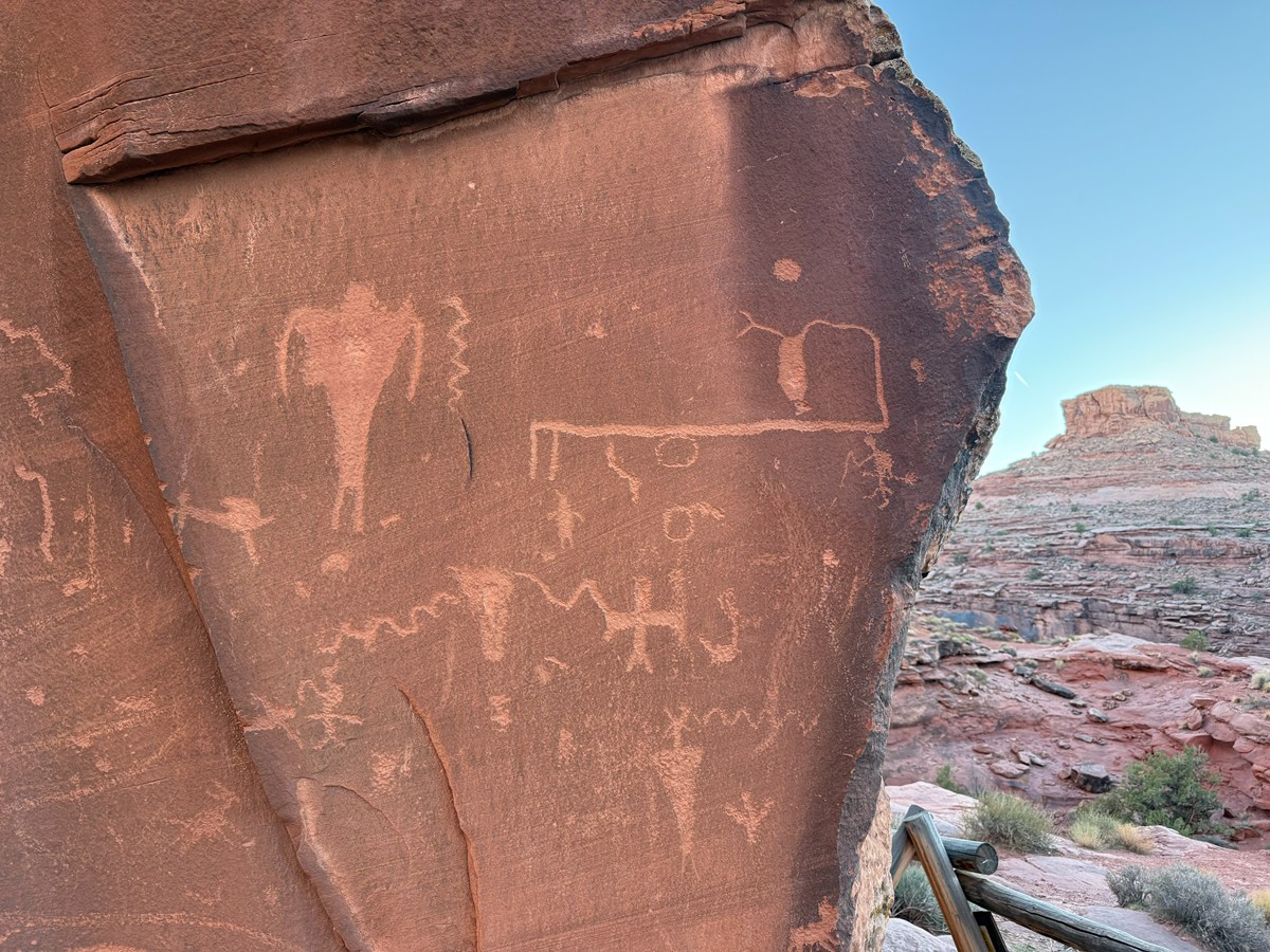 ★アメリカ・ユタ州モアブに残る遠い昔の痕跡。荒野の岩絵「ペトログリフ」が語りかけるものとは？