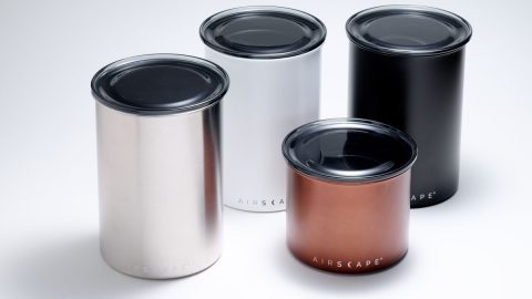 空気を抜いて密閉できるキャニスターでコーヒーやお茶、ナッツをおいしく保つ！