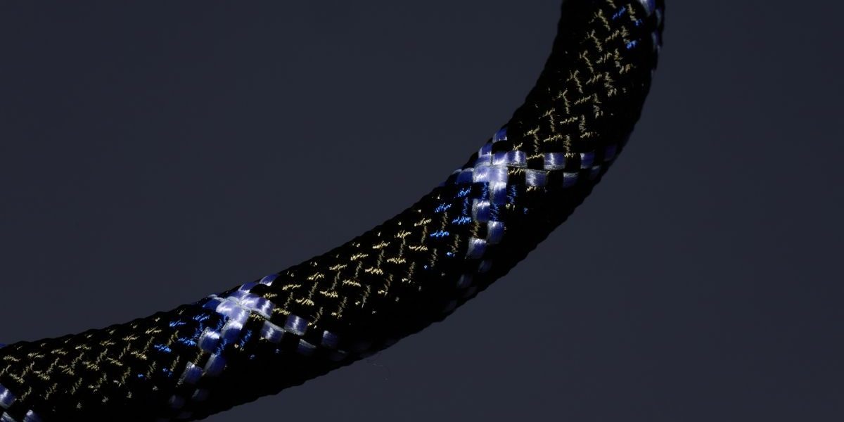 BE-PAL版ヨセミテストラップは夜道で光る！2つのナスカン付きで超便利なのだ