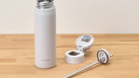 片手で手軽に水分補給！ステンレス製ストロー採用の真空断熱ボトルに待望の大容量タイプが新登場