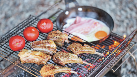 便利に使えておいしく調理！ 話題の焚き火台を徹底解剖