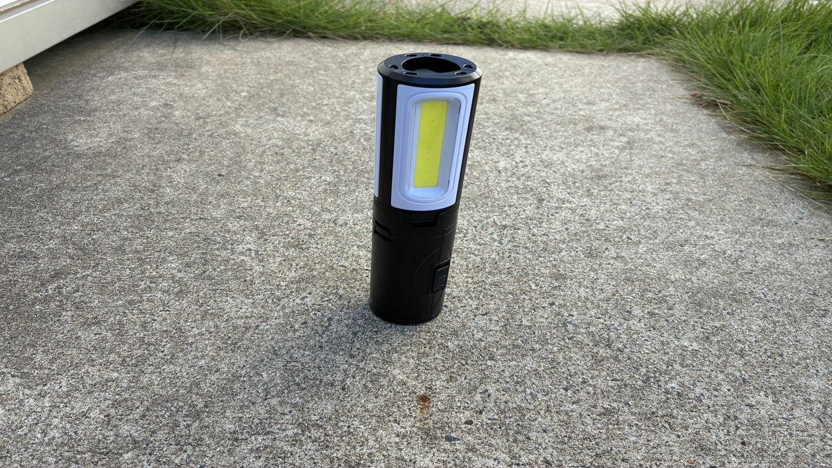 小型ではあっても明るさ調整などもできる便利なCOBランタン