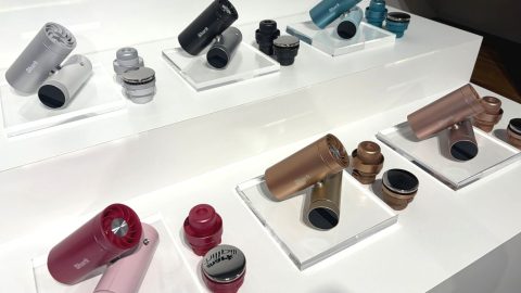 酷暑のアウトドアに！シャークが開発した高級ハンディファンの使い勝手をチェックしてみた