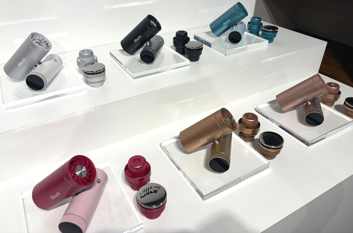 酷暑のアウトドアに！シャークが開発した高級ハンディファンの使い勝手をチェックしてみた