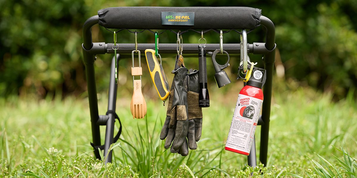 10秒で切り替え完了！ ハイ・ロー2WAYのスツール兼スタンドはギアループとBE-PAL45周年タグ付き