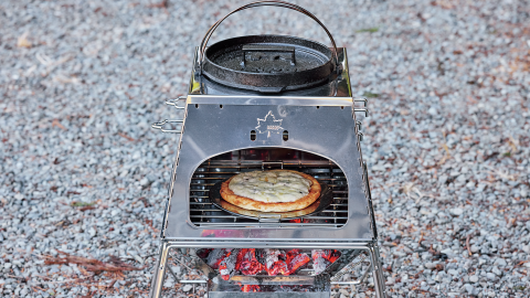 かまどタイプ＆超軽量チタン製！ イマドキの焚き火台2選