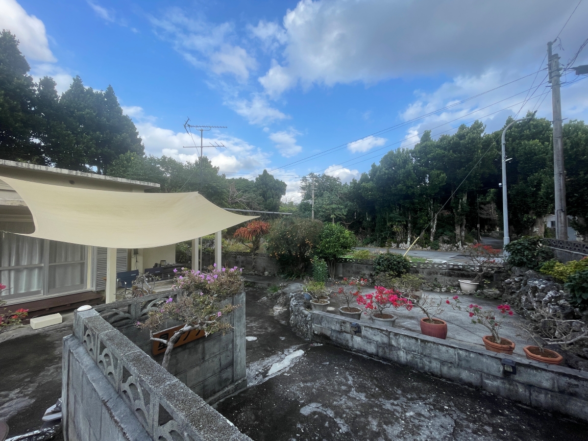 「粟国島」の古民家に宿泊。リゾートではない沖縄をめぐる旅で感じたこと