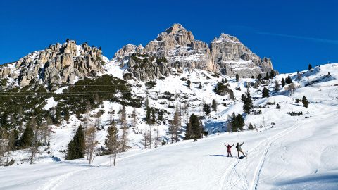 雪のドロミテは春が狙い目！イタリア屈指の人気スポット「トレ・チーメ」で絶景スノーハイキング