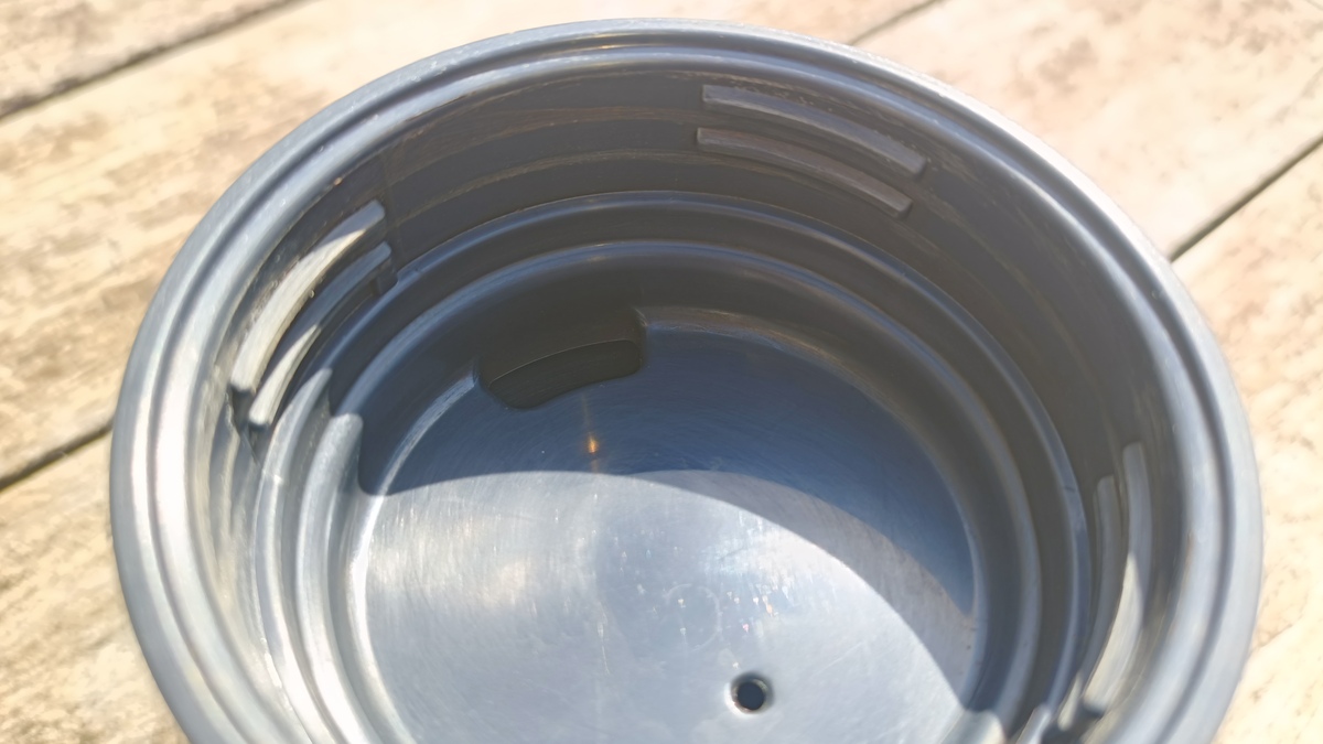 コーヒータンブラーの飲み口部分。