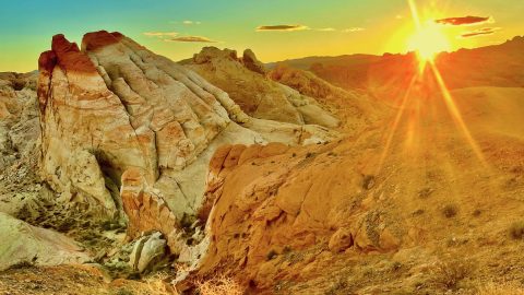 ハリウッド映画のロケ地としても有名！「炎の谷」ことバレー・オブ・ファイヤー州立公園に沈む夕陽が感動的すぎるっ