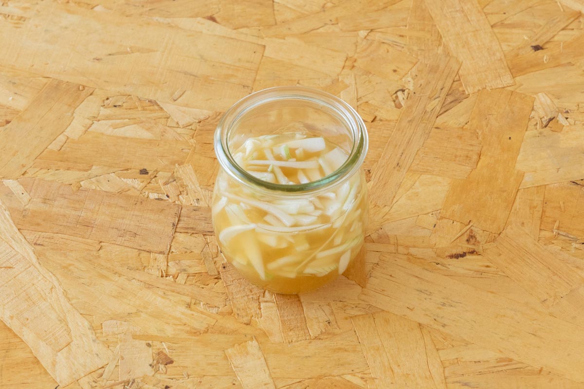 新玉ねぎの酢漬け