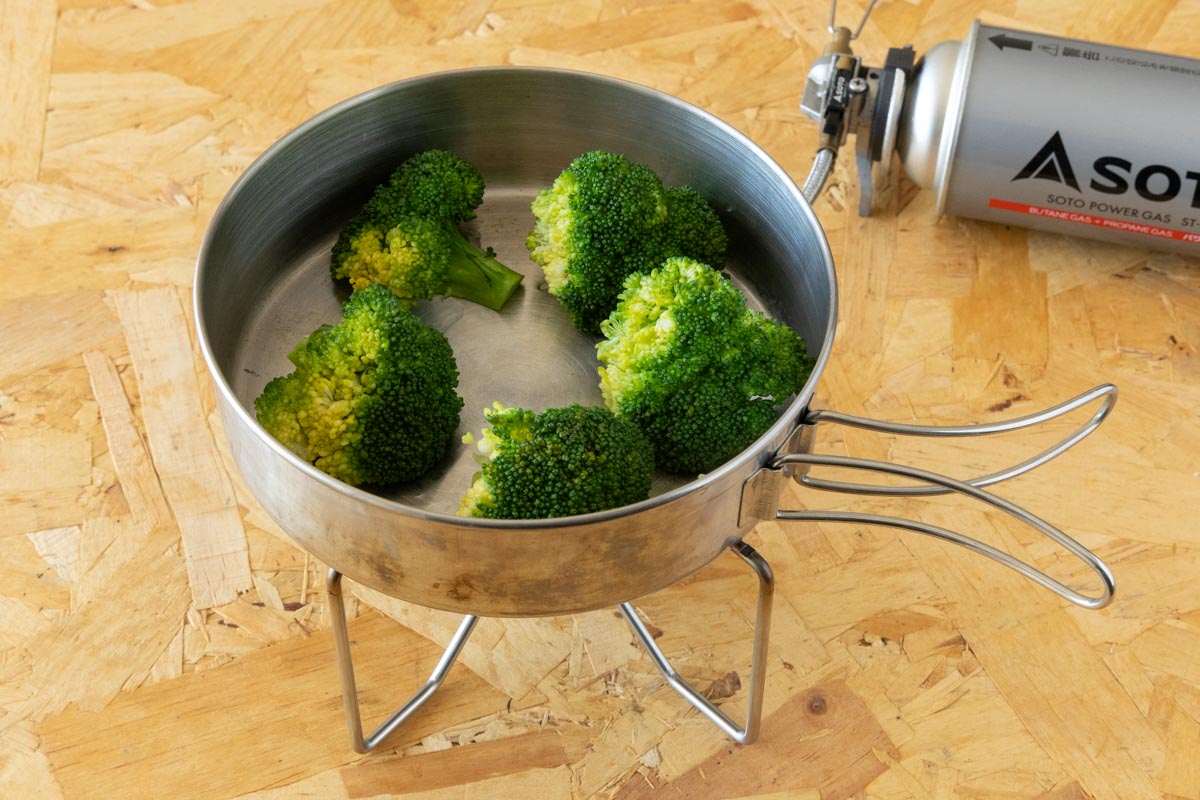 蒸し焼きしたブロッコリー