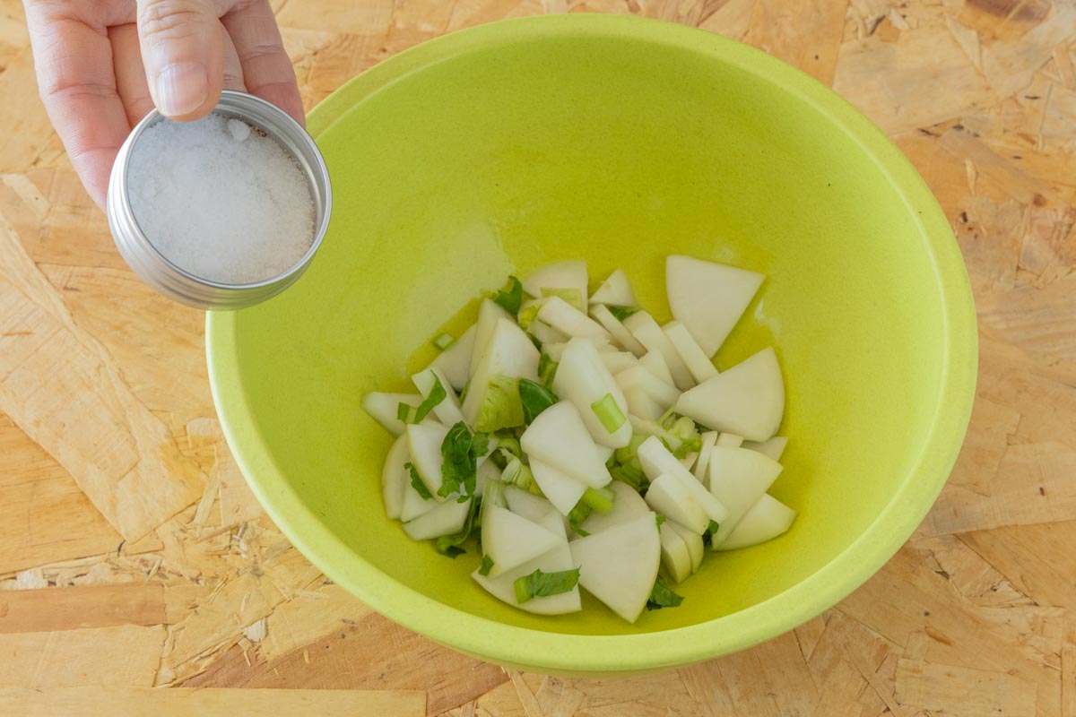 かぶに塩をふる