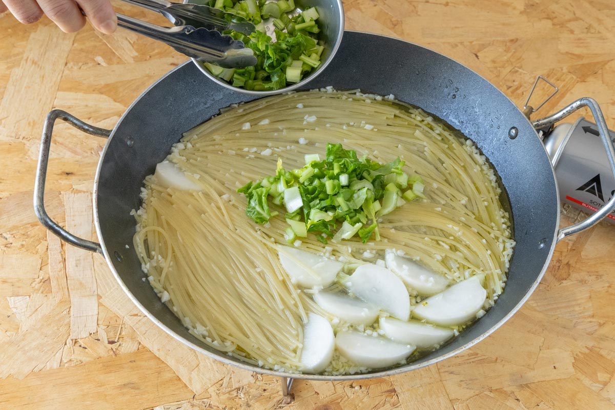 かぶの葉を加える