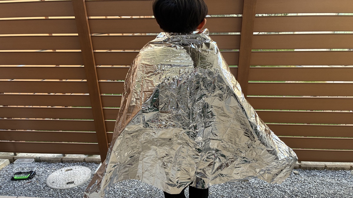 折りたためて軽量ではあってもいざというときには頼りになるアルミブランケット