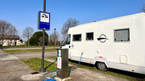 ヨーロッパの無料RVパークって？3年のバンライフでわかった給水・排水・マナーの実情を解説！