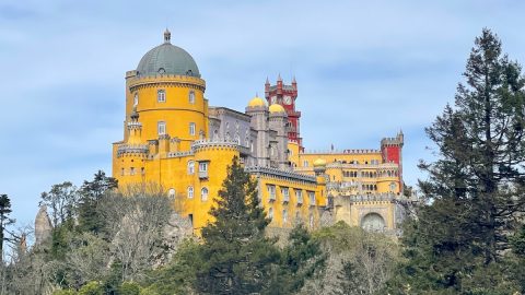 天空の城「ペーナ宮殿」の巨大広園は、アウトドア好きを魅了する穴場だった！