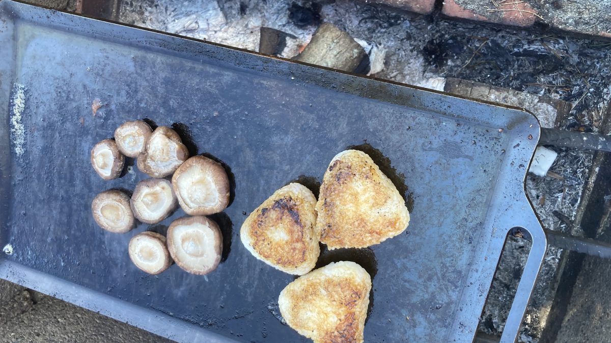 炭火で焼いた焼きおにぎり