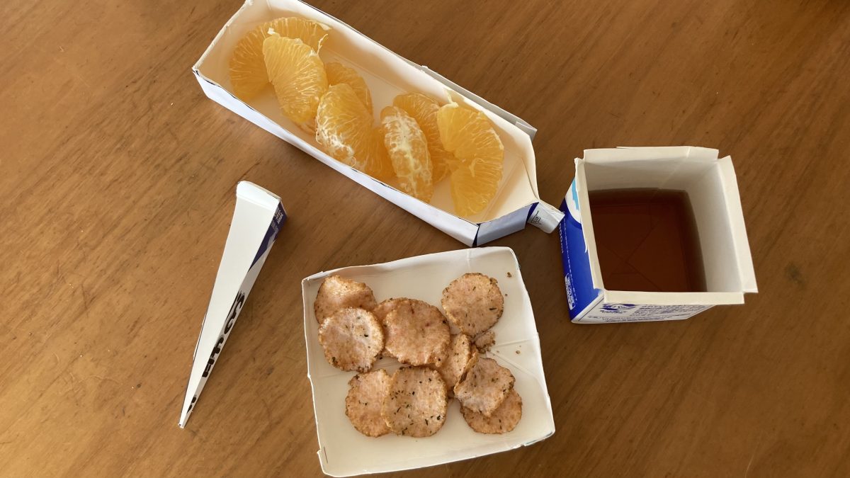 キャンプ道具を0円工作！ 使用後は焚き火の着火剤にもなる牛乳パック皿＆スプーンの作り方