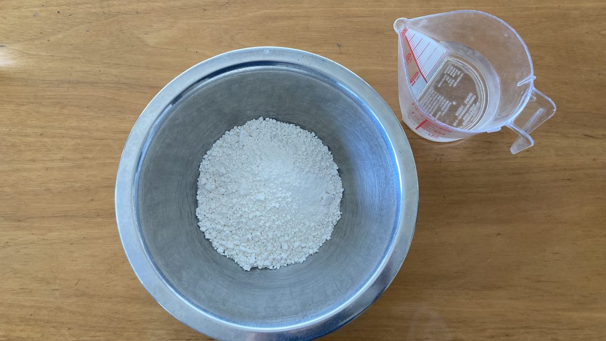 白玉粉と水