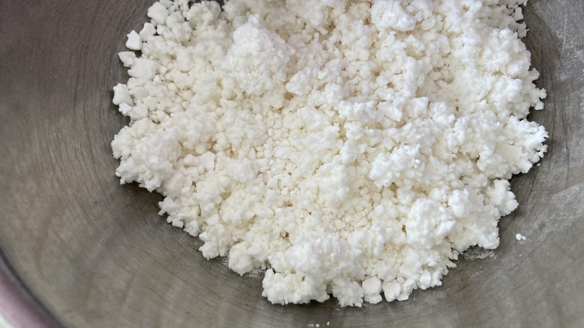 白玉粉に水を入れた様子