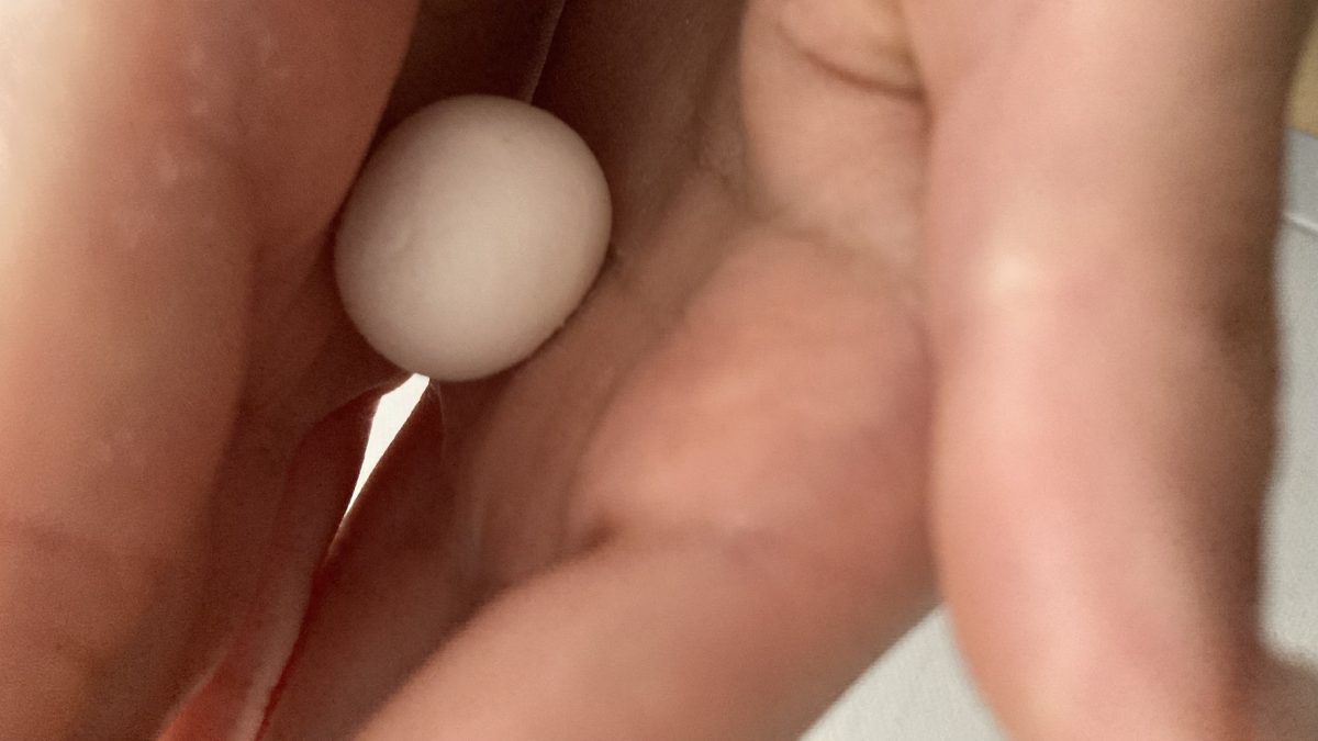 団子を丸めている様子