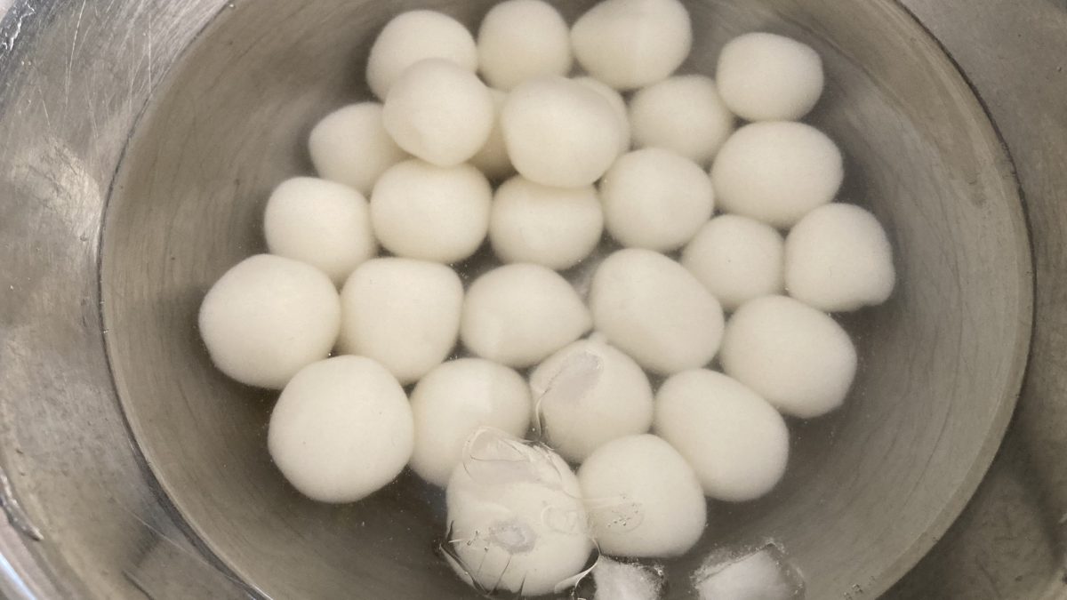 冷水にとった白玉団子