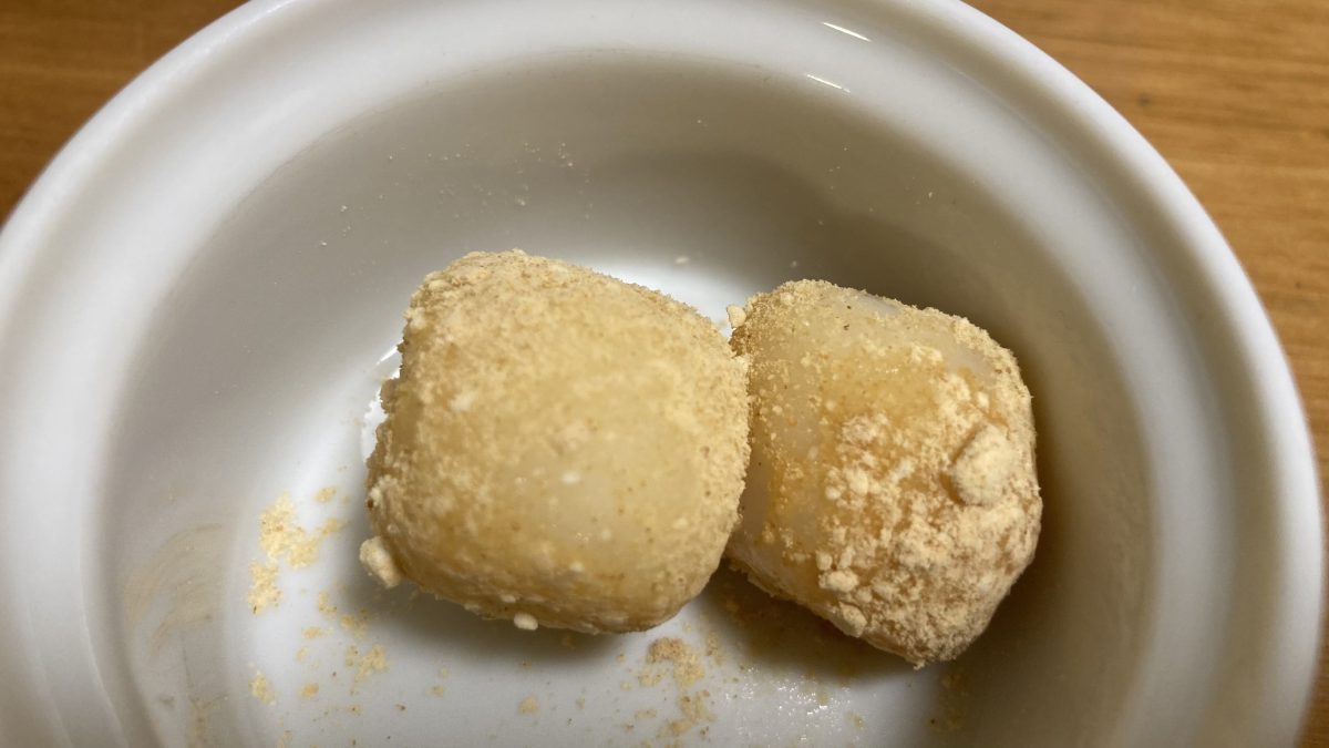 きな粉をまぶした白玉