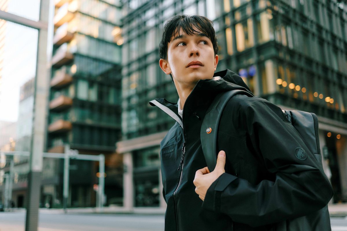 マムートの2026年春夏の新作！黒一色の刺繍ロゴを配した「プレミアムブラック・コレクション」登場