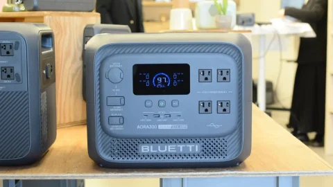 【展示会レポ】3kWhクラスで世界最小級！BLUETTI新星「AORA 300」は車中泊・防災の決定版か!?