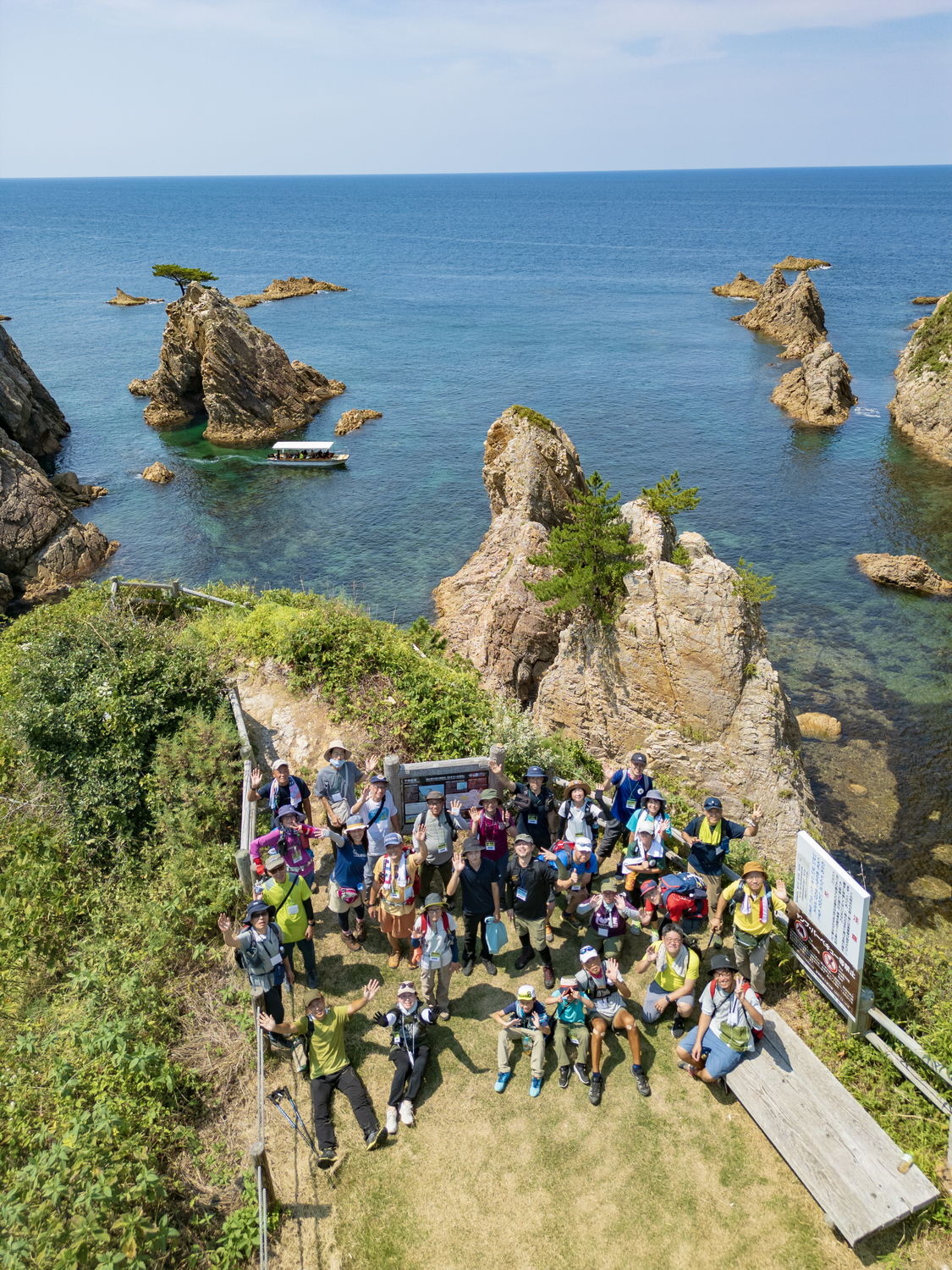 山陰海岸ジオパークトレイルを「陸」と「海」から楽しむ！ハイク＆遊覧