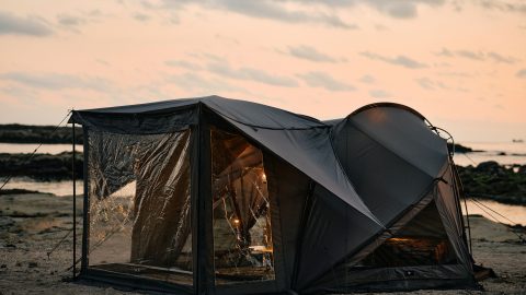 トウキョウクラフトの人気シェルター「オグニスドーム」に拡張ギアが登場！別注ポータブルエアコンも！