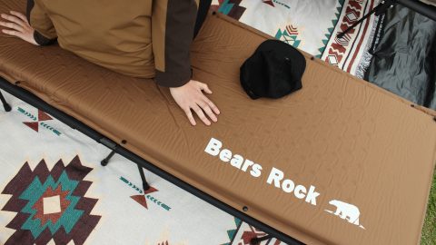 災害の備えにこの寝袋セット！アウトドアメーカーならではの高機能で、避難所の床でも快眠できるのだ